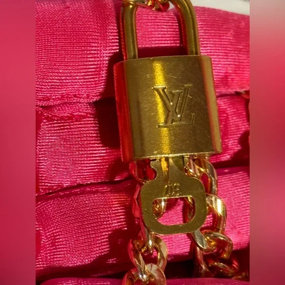 LOUIS VUITTON #317 lock and key necklace AUTHENTIC - Picture 4 of 10